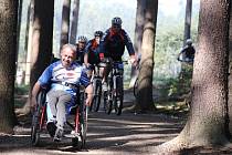 Ve Vysočina Areně v Novém Městě na Moravě najdou příznivci horských kol singletracky. Jedna z tratí je na míru šitá handicapovaným.