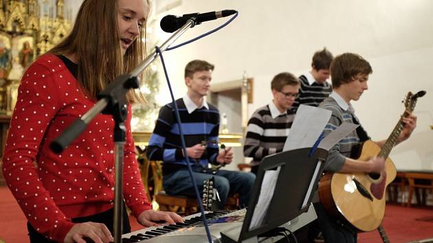 Tříkrálovým koncertem, který se uskutečnil v Novém Městě na Moravě, chtěla žďárská charita poděkovat dobrovolníkům za organizaci Tříkrálové sbírky a dárcům za finanční příspěvky. 