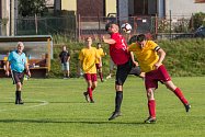 Fotbalisté rezervy Počítek (v červených dresech) i Rožné vyšli o uplynulém víkendu bodově naprázdno.