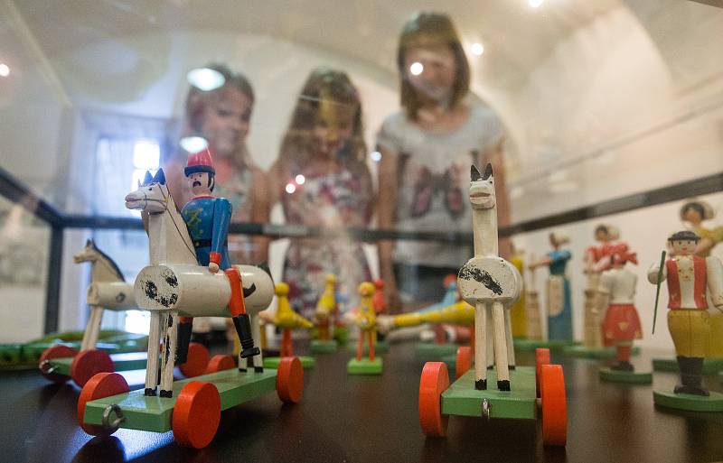 Výstava lidových hraček v Horáckém muzeu v Novém Městě na Moravě.