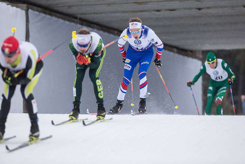 Zlatá lyže. Závod s hromadným startem mužů na 20 km v běhu na lyžích v Novém Městě na Moravě.