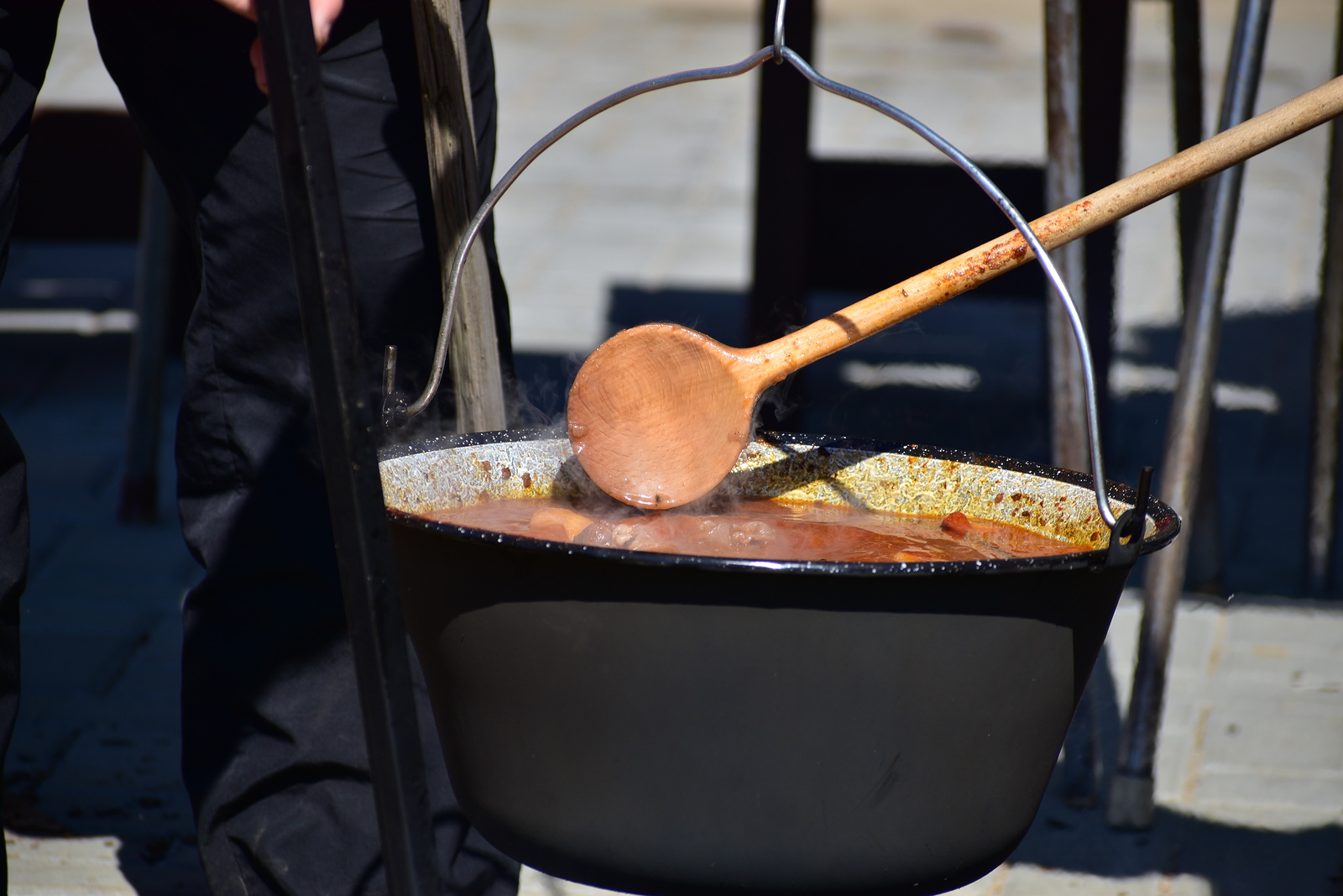 Gurmánský zážitek: v Uhřínově vařili kotlíkové guláše. Podívejte se -  Třebíčský deník