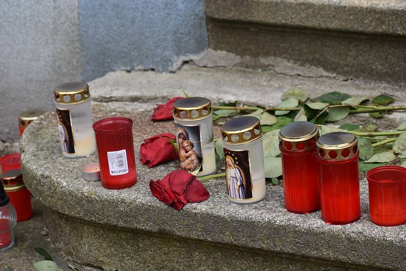 Žďárští uctívají památku oblíbené dvojice, která tragicky zemřela v Alpách.