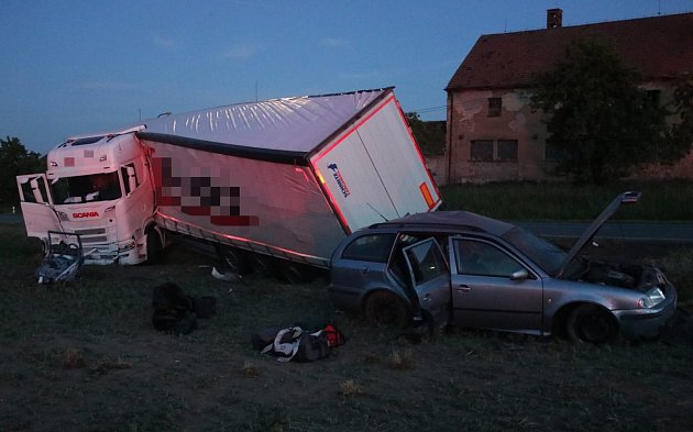 Nehoda auta a kamionu u Rudy na Žďársku: pro zraněné děti letěl vrtulník