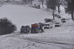 Přívaly sněhu spojené s prudkým nárazovým větrem komplikovaly 4. ledna dopravu v celém Kraji Vysočina.