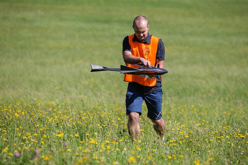 Dron s kamerou dne 13. srpna 2020 snímkoval lesy v okolí Vysočina arény a pomáhal tak v odhalení stromů napadených kůrovcem.