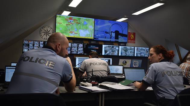 Řídící štáb policie v Novém Města na Moravě.