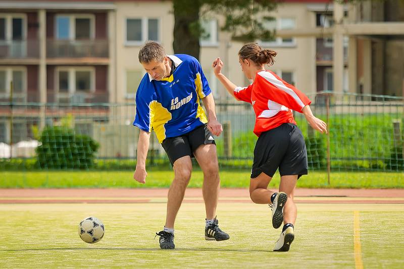 Osm kol základní části letošního ročníku Žďárské ligy malé kopané určilo mančafty, které si zahrají o titul, nebo o záchranu či konečné umístění.