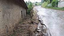 Záplavová vlna se prohala obcí Bory na Velkomeziříčsku.