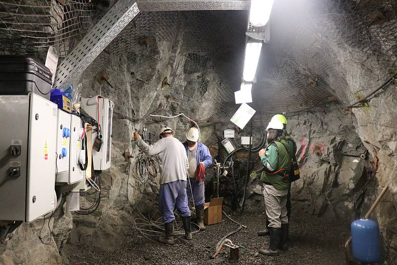 Podzemní laboratoř navázala na prostory bývalých uranových dolů Rožná 1.Výzkum je zaměřený na to, jak bezpečně ukládat vyhořelé jaderné palivo.