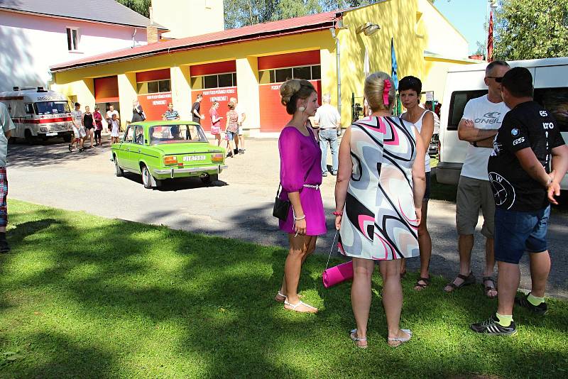 Při tradičním Retrodnu se ve Svratce bavili už podeváté. Foto: Deník/Lenka Mašová