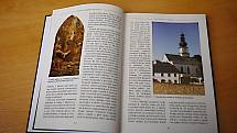 Novou publikaci Tajemství žďárských kostellů lze zakoupit ve žďárských knihkupectvích nebo objednat u nakladatelství Tváře.