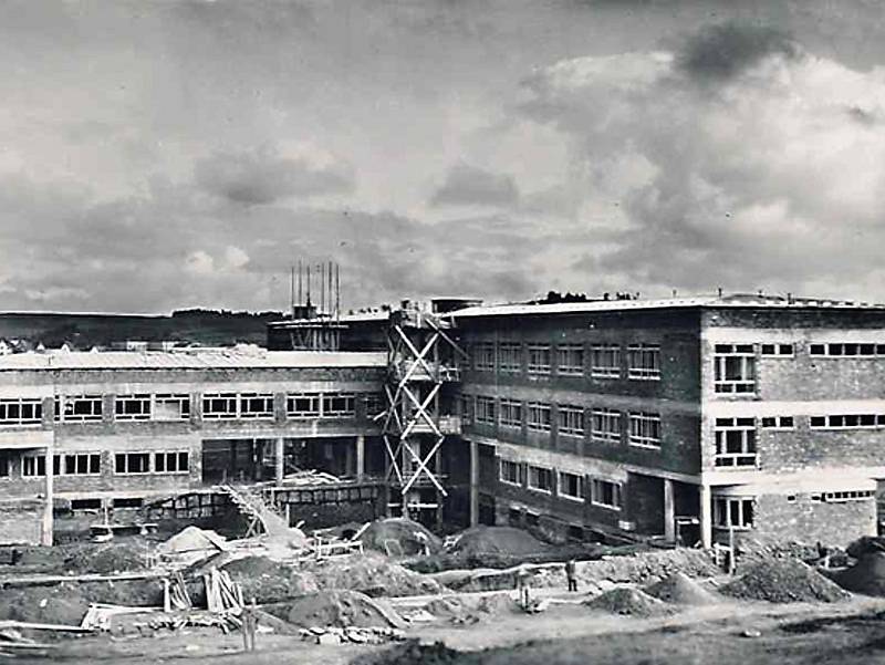 Hlavní pavilon - hrubá stavba - v letech 1938-39.