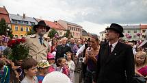 Téměř na den přesně se do Nového Města na Moravě vrátil po devadesáti letech první československý prezident Tomáš Garrigue Masaryk. Novoměští ho v sobotu při městských slavnostech Nova Civitas přivítali stejně jako 17. června 1928 – chlebem a solí. FOTO: 