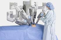 V Nemocnici svaté Zdislavy zvládli robotem tisící operaci.