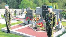 Jednou z oceněných obecních samospráv je ta v Rožné na Bystřicku. Starají se tam o dva hroby obětí 1. a 2. světové války, a to o hrob plukovníka Jindřicha Berana (na snímku) a také sovětského partyzána Michala Oniščenka. 