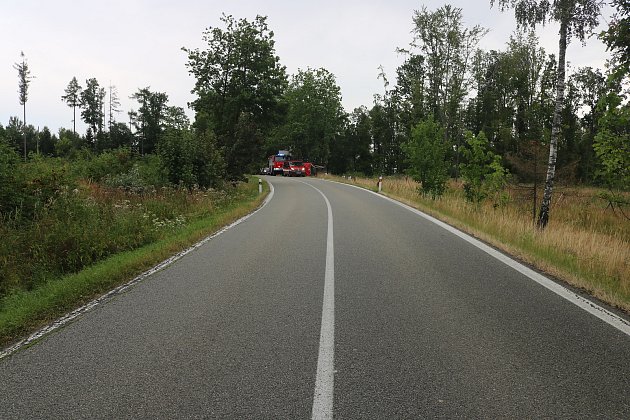 Tragická nehoda u Jinošova: policisté hledají svědky havárie motorkářky