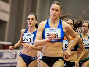 Žďárská běžkyně Kristiina Mäki (vlevo) by se ráda kvalifikovala na olympijské hry do Ria de Janeiro. Svůj den D však nesměrovala do Tábora, pokořit limit hodlá ve svém druhém domově Finsku. 