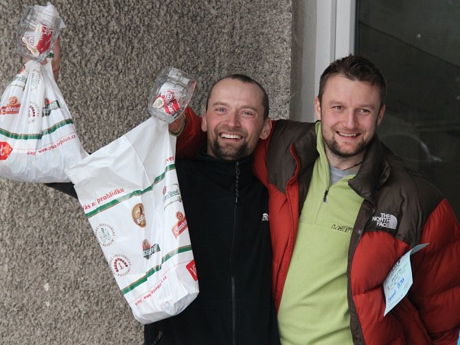Jaromíru Čejkovi (na snímku vlevo) z Nového Města na Moravě a Janu Dvořákovi z Brna se podařilo za 24 hodin najezdit 288 kilometrů.