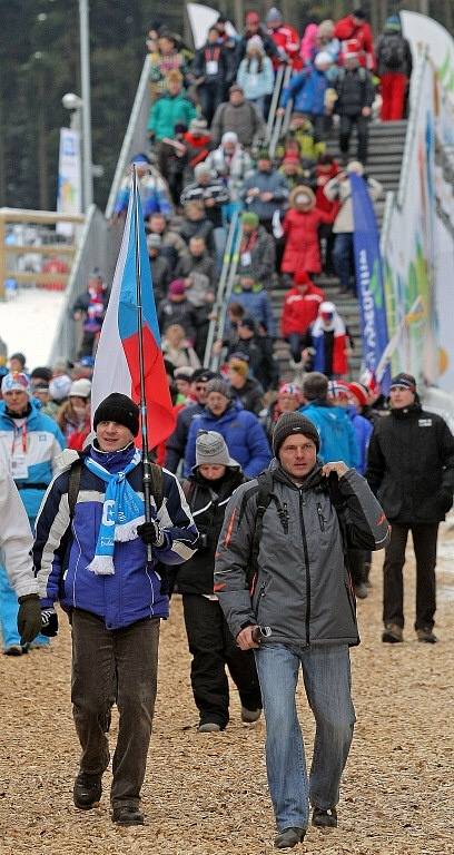 Fanoušky, kterých se už ve Vysočina areně vystřídalo 71 tisíc, ještě čeká pět závodních dní.