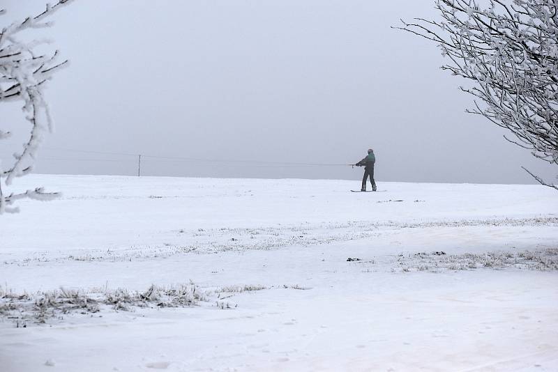 Snowkiting neboli jízda s draky.