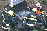 Tři osoby zemřely při dopravní nehodě na Žďársku. Tragická havárie se stala v sobotu odpoledne.
