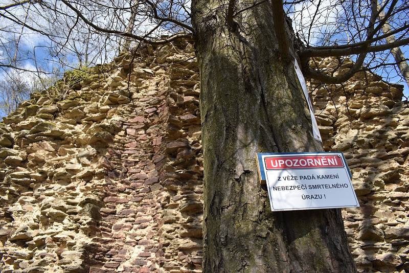 Nádherná příroda, vyhlídková místa a skvělá kuchyně. Na to lákali Šťastní z Víru turisty ze široka daleka. Upravovali cesty a vydávali pohlednice.