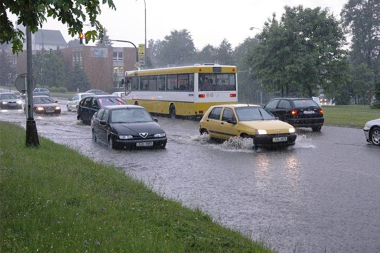 Bouřka dorazila do Žďáru. A místním pěkně pomotala hlavu.