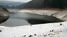 Za oběť Vírské přehradě padly obce Chudobín a Korouhvice.Jejich pozůstatky lze spatřit když je méně vody. Stejně tak i pozůstatky staré betonárky.