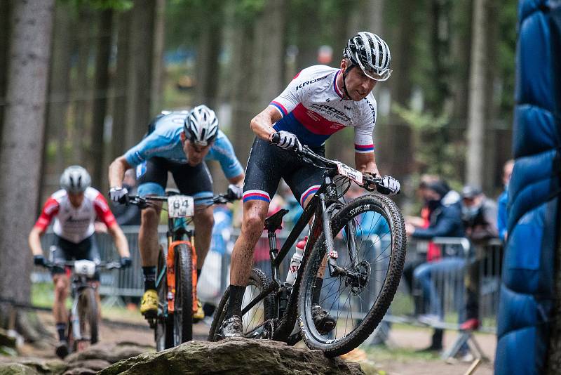 Ondřej Cink v závodu Světového poháru v kategorie mužů Elite v cross country horských kol v Novém Městě na Moravě.