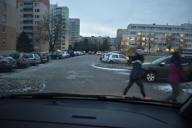 Kritická místa na cestě do školy v Palachově. Ve Žďáře pomůže školní ulice