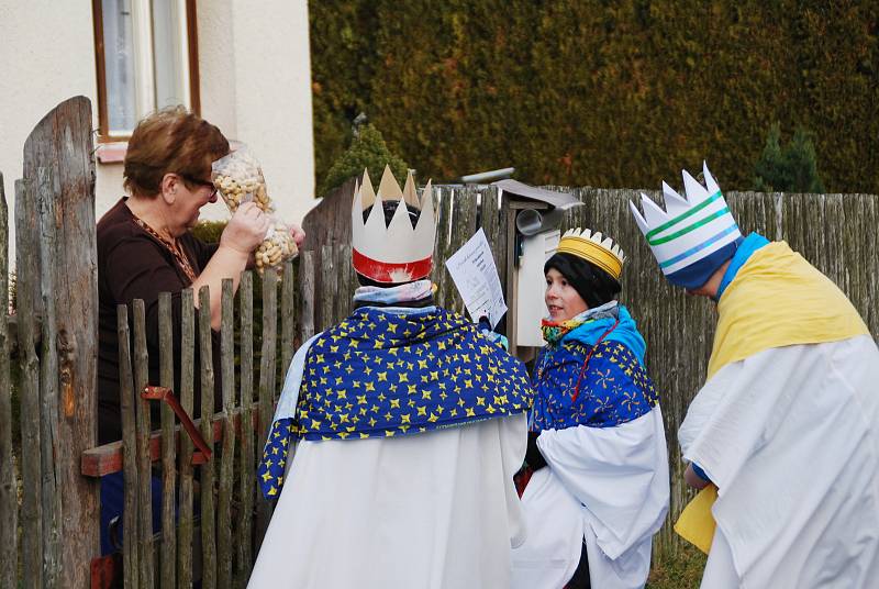 V sobotu 4. ledna skupinky tří koledníků koledovaly také ve Vojnově Městci na Žďársku.