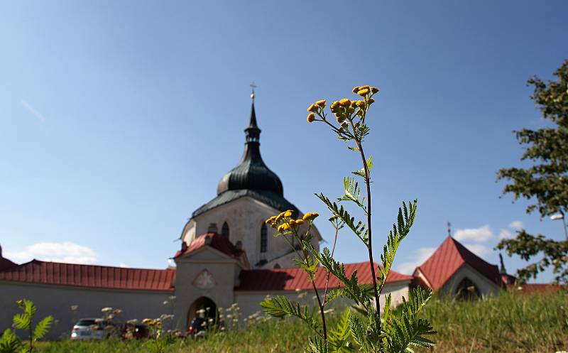 Poutní kostel svatého Jana Nepomuckého na Zelené hoře patří mezi nejvýznamnější památky barokního architekta Jana Blažeje Santini-Aichela. V roce 1994 byla tato památka zařazena do seznamu světového dědictví UNESCO.