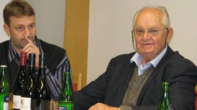 Josef Chromý (vpravo) představil i základní tři řady svého vína s názvy Pepik, Josef Chromy a Zdar. 