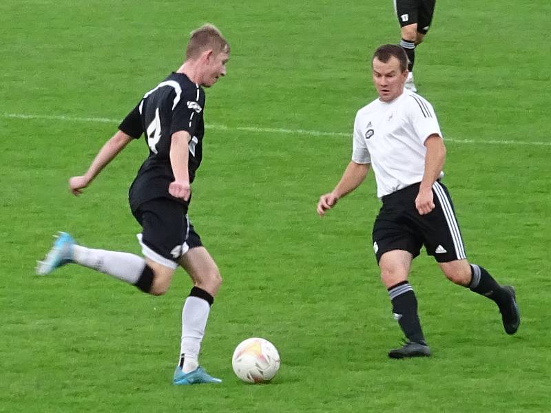 První letošní bod si v 6. kole moravskoslezské divize D připsali fotbalisté Bystřice (v bílých dresech). S Havlíčkovým Brodem remizovali 0:0.