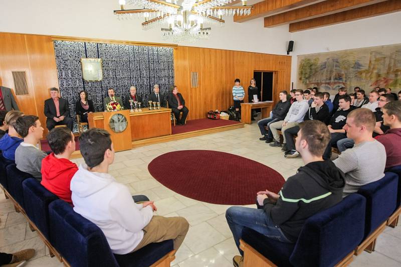 Více než tři desítky studentů technických oborů se ve středu a ve čtvrtek ve Žďáře nad Sázavou utkalo v soutěži Řemeslo Vysočiny.