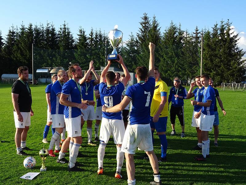 Vítězem letošního ročníku Krajského poháru Vysočiny se stali fotbalisté Nové Vsi (v modrých dresech). Sapeli Polnou ve středu zdolali 3:0.