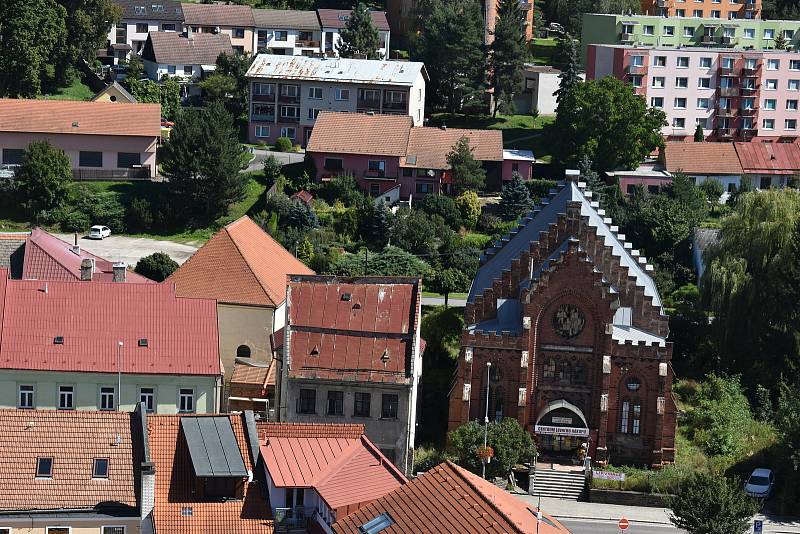 Věž nabízí dokonalý pohled na město z ptačí perspektivy. Cestou na vrchol si mohou návštěvníci prohlédnout i výstavu přinášející podrobné informace o městě.