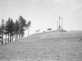 Na historické fotografii, která byla pořízena po ukončení první světové války, je vrchol kopce Kalvárie zalesněný jen z malé části. 