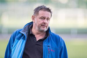 Po dlouhých letech, kdy byl Petr Nedvěd spojen výhradně s fotbalovým klubem ve Žďáře nad Sázavou, se nyní jako hlavní trenér ujal fotbalistů Nové Vsi.
