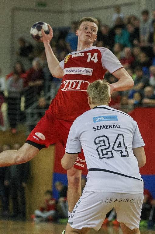 Házenkáři Nového Veselí v posledním kole základní části extraligy neudrželi osmou příčku, která jim zaručovala postup do play-off. V domácím zápase totiž nestačili na favorizované Lovosice a prohráli o tři branky 26:29.