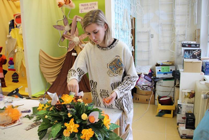 Studenti obchodní školy se prezentovali při dni otevřených dveří.