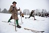 Na lyžích po dědovi: podívejte se na závod v dobových kostýmech v Polničce