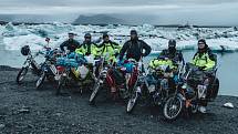 Šestice nadšenců pro mopedy Babetta vyrazila v létě projet na svých strojích divoký Island. Jak říkají, cesta byla náročná, ale úžasná.