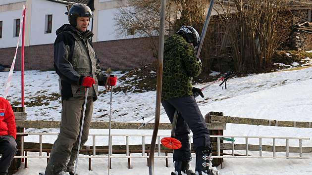 Přestože je sněhu dost, některé sjezdovky nefungují