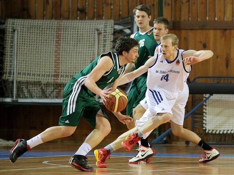 Basketbalisté Žďáru doma porazili pražské Košíře 78:62 a srovnali stav finále play-off na 1:1 na zápasy.