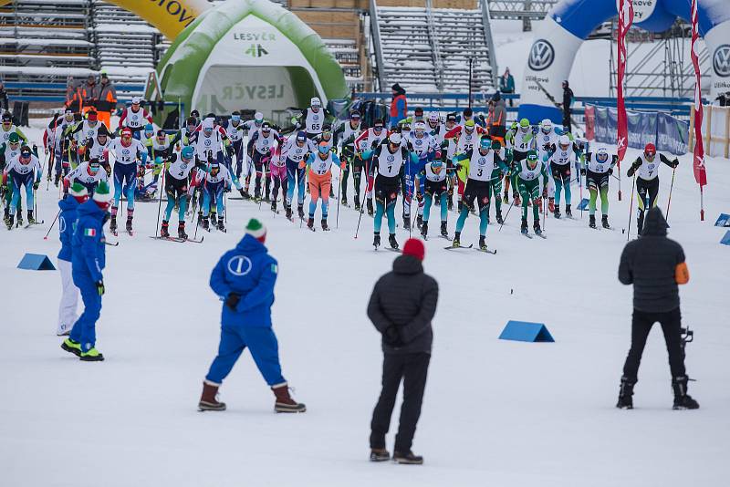 Zlatá lyže. Závod s hromadným startem mužů na 20 km v běhu na lyžích v Novém Městě na Moravě.