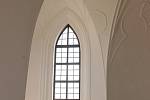 Okna druhého ochozu sahala původně skoro k podlaze, po rekonstrukci dostanou opět svou původní podobu. Kostel tak bude vypadat trochu jinak zevnitř i zvenku.