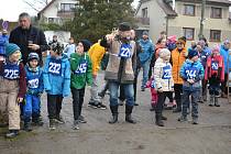 Nadšenci se v Polničce zúčastnili Silvestrovského běhu na historických lyžích. I bez sněhu.