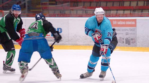 Letošní ročník Vesnické hokejové ligy má o nadcházejícím víkendu na programu závěrečné kolo základní části. Udrží Přibyslav vedoucí příčku?